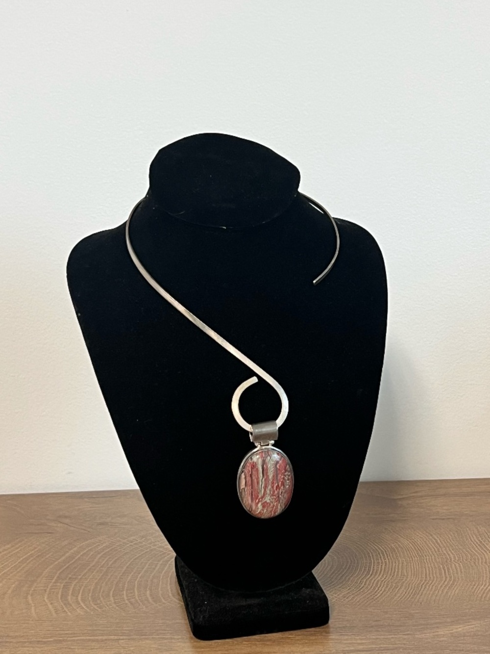 EXEX 925 Sterling Silver Modernist Collar Necklace w/ Red Stone Pendant